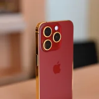 iPhone 15 Pro Max - Chapado en oro de 24 quilates - Edición granate