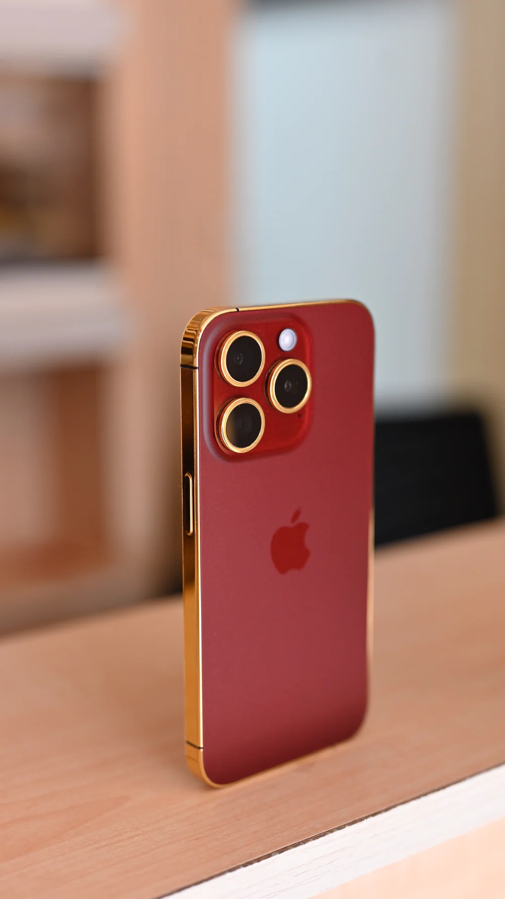 iPhone 15 Pro Max - Chapado en oro de 24 quilates - Edición granate